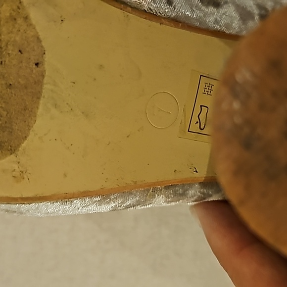 Womens sz 7 Cape Robbin velvet heeled boots. Side zippers Beautiful - Picture 3 of 6